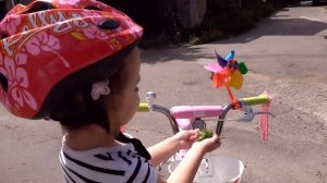 Катя варит суп и едет на велосипеде за зеленью для новой плиты с краном и водой (1)