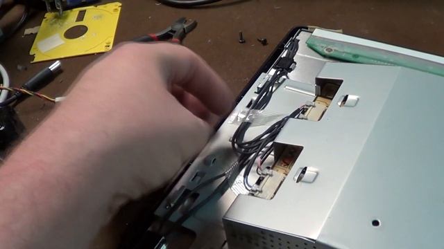Kitchen Table Electronics Repair: Samsung Syncmaster 206BW LCD Panel смотреть онлайн