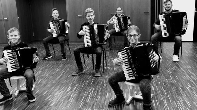 Akkordeonensemble Neutraubling: Beatbox смотреть онлайн