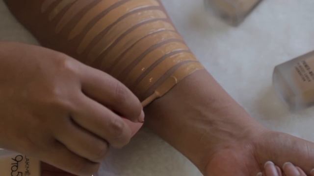 NEW Lakme 9-to-5 Primer + Matte Perfect Cover Foundation SWATCHES | corallista смотреть онлайн
