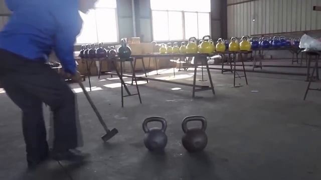 Quality control at the kettlebell factory / Проверка качества гири смотреть онлайн