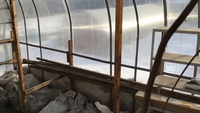 Теплицы. Даже зимой выношу рассаду томатов в придомовую теплицу! Там так тепло! смотреть онлайн
