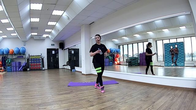 Силовая тренировка с Лилией Комаровой от 08.04.2020 смотреть онлайн