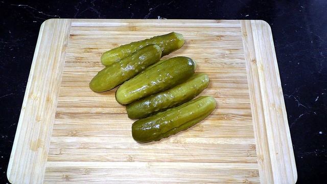 РАССОЛЬНИК на свиных РЁБРЫШКАХ, съешь его ты поскорей, с каждой ложкой он вкусней! смотреть онлайн