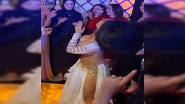 Gozel Qızın Mohtesem Ereb Rəqsi - Красивая Девушка Шикарно Танцует Восточные Танцы - Dance Arabic смотреть онлайн
