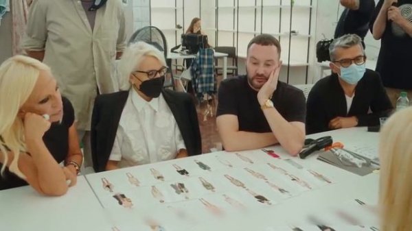 Как Живёт Донателла Версаче (Donatella Versace) и Сколько Она Зарабатывает