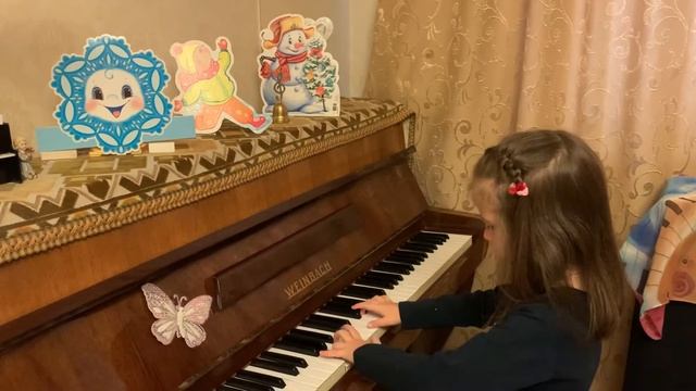 SOFT MOZART Winter Recital 2020-2021 Liza (6) plays Лонгшамп-Друшкевичева "На катке" смотреть онлайн