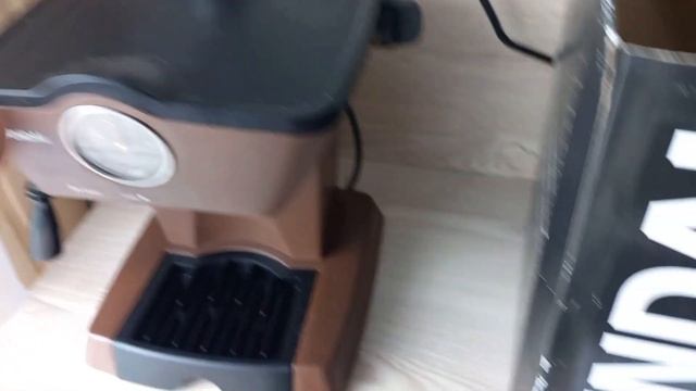 Кофеварка рожковая Hyundai HEM-2311 смотреть онлайн