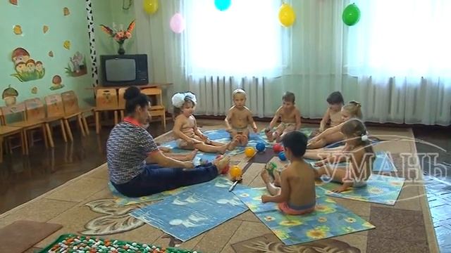 В ДНЗ №9 "Дубок" дітей з раннього віку навчають загартуванню смотреть онлайн