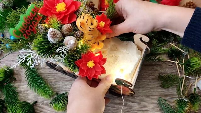 Собираю новогодние сани. Большие сани- светильник. Мыловарение. Вставляю гирлянду. Сани с тигром. смотреть онлайн