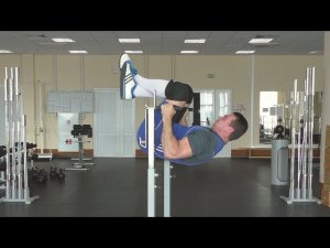 Подтягивания на брусьях: техника и нюансы