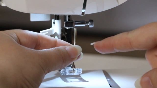 SINGER® STYLIST™ 7258 Changement d'Aiguille смотреть онлайн