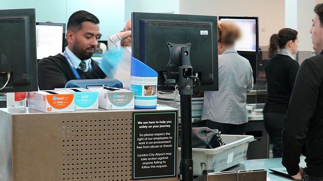 Day In The Life Of An Aviation Security Officer смотреть онлайн