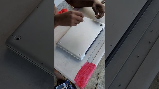MacBook Pro A1278 back cover removal смотреть онлайн