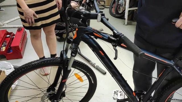 Как сделать руль велосипеда ближе. #лайфхак смотреть онлайн