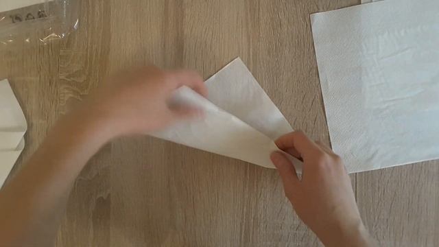 Очень простой способ красиво сложить бумажные салфетки в стакан