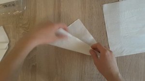 Очень простой способ красиво сложить бумажные салфетки в стакан