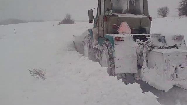Odśnieżanie Kirowiec T-150 zima 2010..mp4 смотреть онлайн