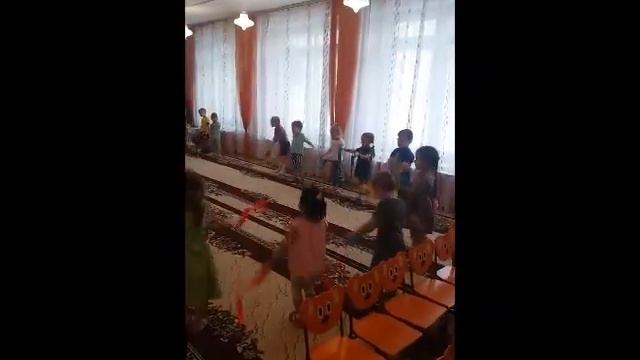 "Танец с лентами-лучиками" смотреть онлайн