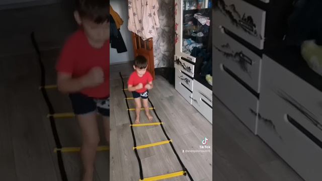 Андрюха тренит смотреть онлайн