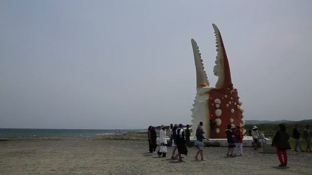 A trip to Mombetsu in Hokkaido – Discover the huge crab claw monument in Okhotsk! смотреть онлайн