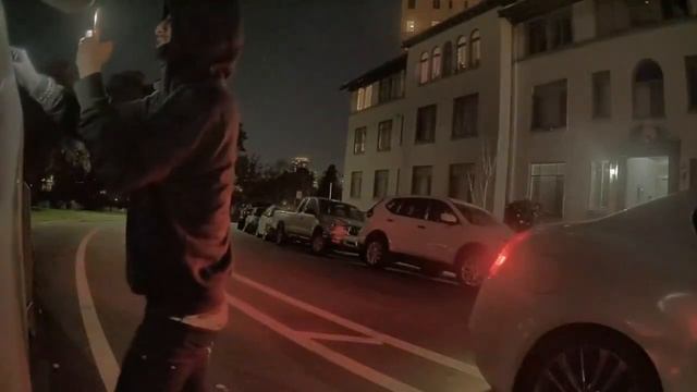 вор не смог украсть автомобиль Tesla смотреть онлайн