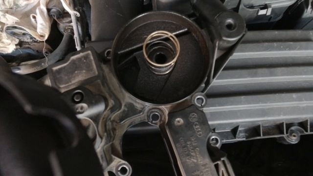 Замена мембраны маслоотделителя 1.8 tsi на автомобиле Skoda Yeti смотреть онлайн