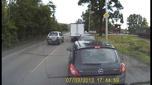 Новокузнецк,движение при закрытом переезде. смотреть онлайн