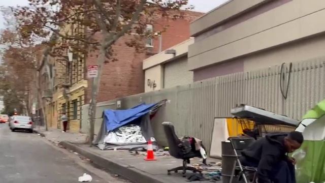 USA Streets Don't Worry De Happy Пачка сигарет (Five) — смотреть онлайн