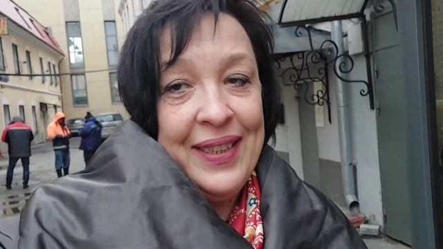 Прогулки по Москве. По Пятницкой в Дом фиалки. Часть 4.Разнообразие фиалок и лев во дворе смотреть онлайн