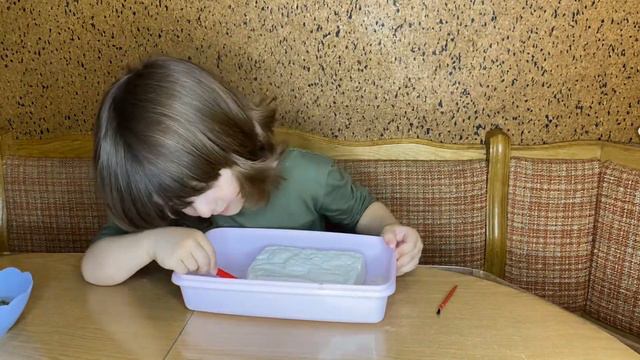 Видео Доминика : Обзор детских игрушек раскопки динозавров/ палеонтолог смотреть онлайн