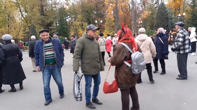 Я И САРА КЛЁВА ПАРА!?/ТАНЦЫ В ПАРКЕ ГОРЬКОГО ХАРЬКОВ ОКТЯБРЬ 2021 смотреть онлайн