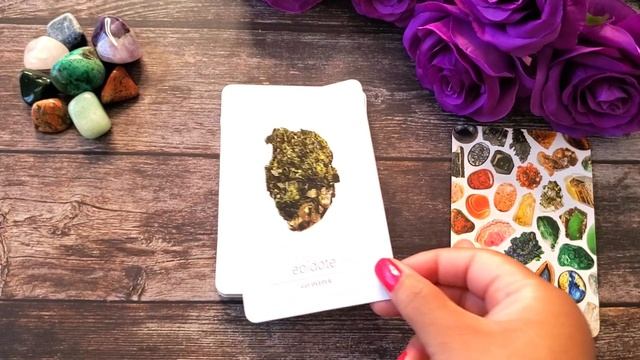 Flip Through of Daily Crystal Inspiration Oracle Cards Created by Heather Askinosie смотреть онлайн