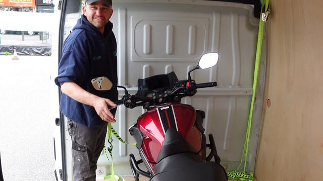 Honda CB650 Security Strapped Into Peugeot Boxer Van H2 - L3 For Travel смотреть онлайн