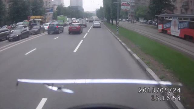 красный нисан правил не соблюдает и машин не видит смотреть онлайн