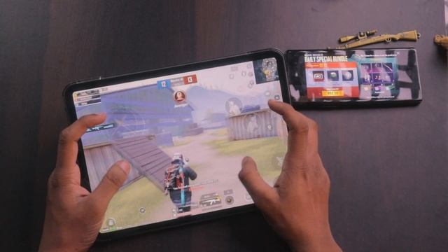 iPad Pro vs OnePlus 8 Pro | Bgmi 90fps test | shocking results ? смотреть онлайн