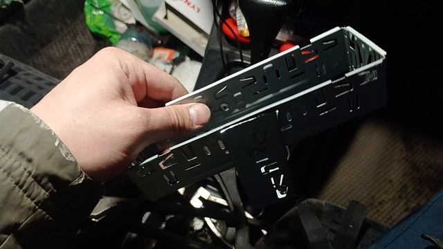 Если магнитола проваливается в панель Honda Partner