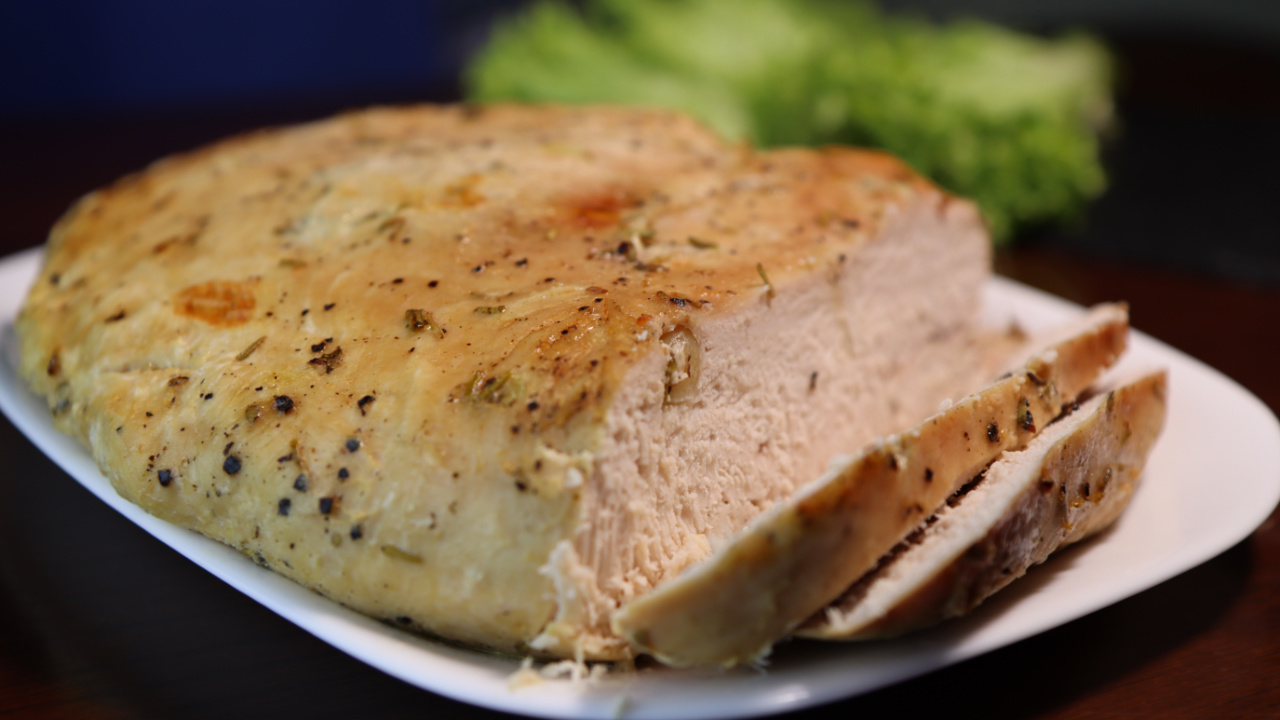 Оригинальный способ приготовить индейку. Сочное филе в духовке смотреть онлайн