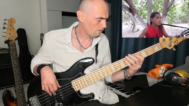 Рок бас гитарист притворился и круто сыграл регги с уличным музыкантом смотреть онлайн