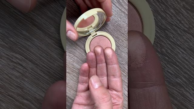 Тени компактные сатиновые для век FLOVERA. Тон 16. смотреть онлайн