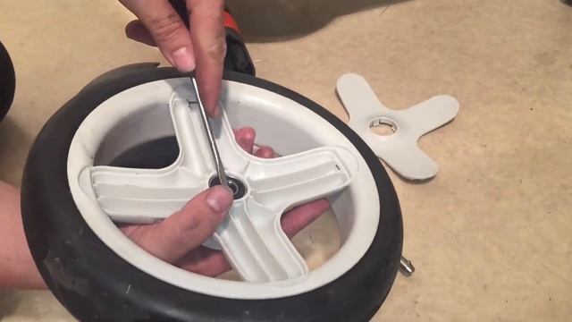 How to Disassemble / Repair a Stokke Crusi Rear Wheel смотреть онлайн