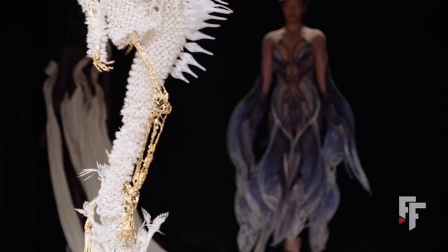 Iris Van Herpen | Haute Couture Fall Winter 2022/2023 | Full Show смотреть онлайн