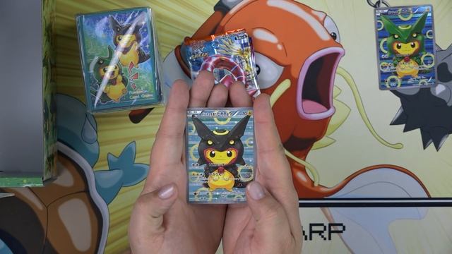 What's This? Rayquaza - Pikachu Poncho Box смотреть онлайн