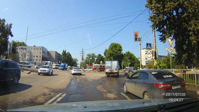 Белая мазда 6 В171ХН73 сплошная, стоп линия, красный смотреть онлайн