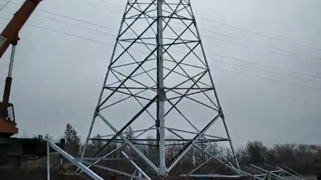 Линия ЛЭП 110 кВ.Высотники монтажники от бога. смотреть онлайн