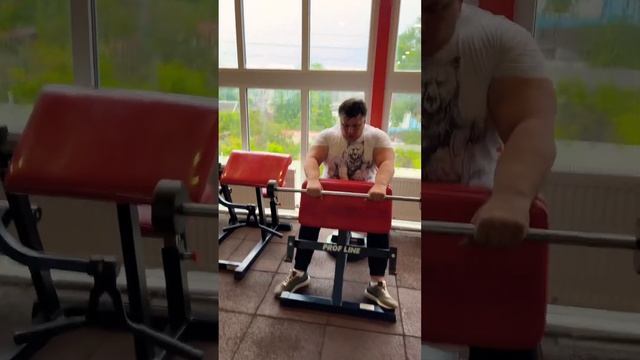 Разгибание рук в запястьях,сидя на скамье Скотта смотреть онлайн