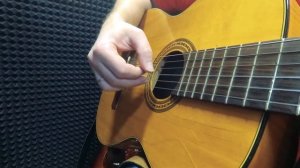 Что делать, если при игре пальцами правой руки задеваешь соседние струны