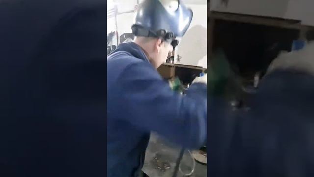 《OVERMAN Работает.Сварка Подставок под Новогодние Ёлки!!! смотреть онлайн