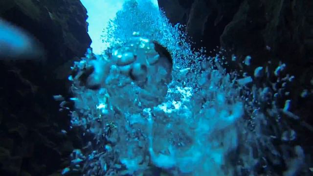 Diving in Silfra Iceland смотреть онлайн