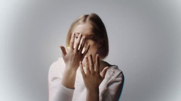 Astrid S | Hurts So Good